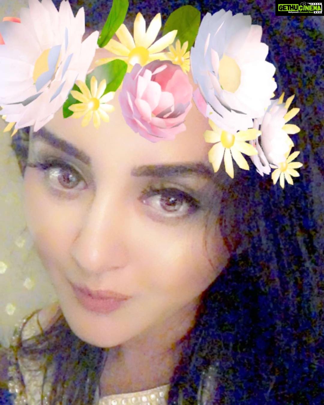 Ragini Nandwani Instagram - Good morning 🤗🤗🤗
