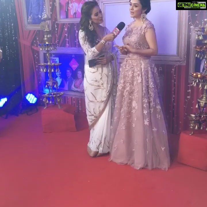 Ragini Nandwani Instagram - Zee rishtey red carpet
