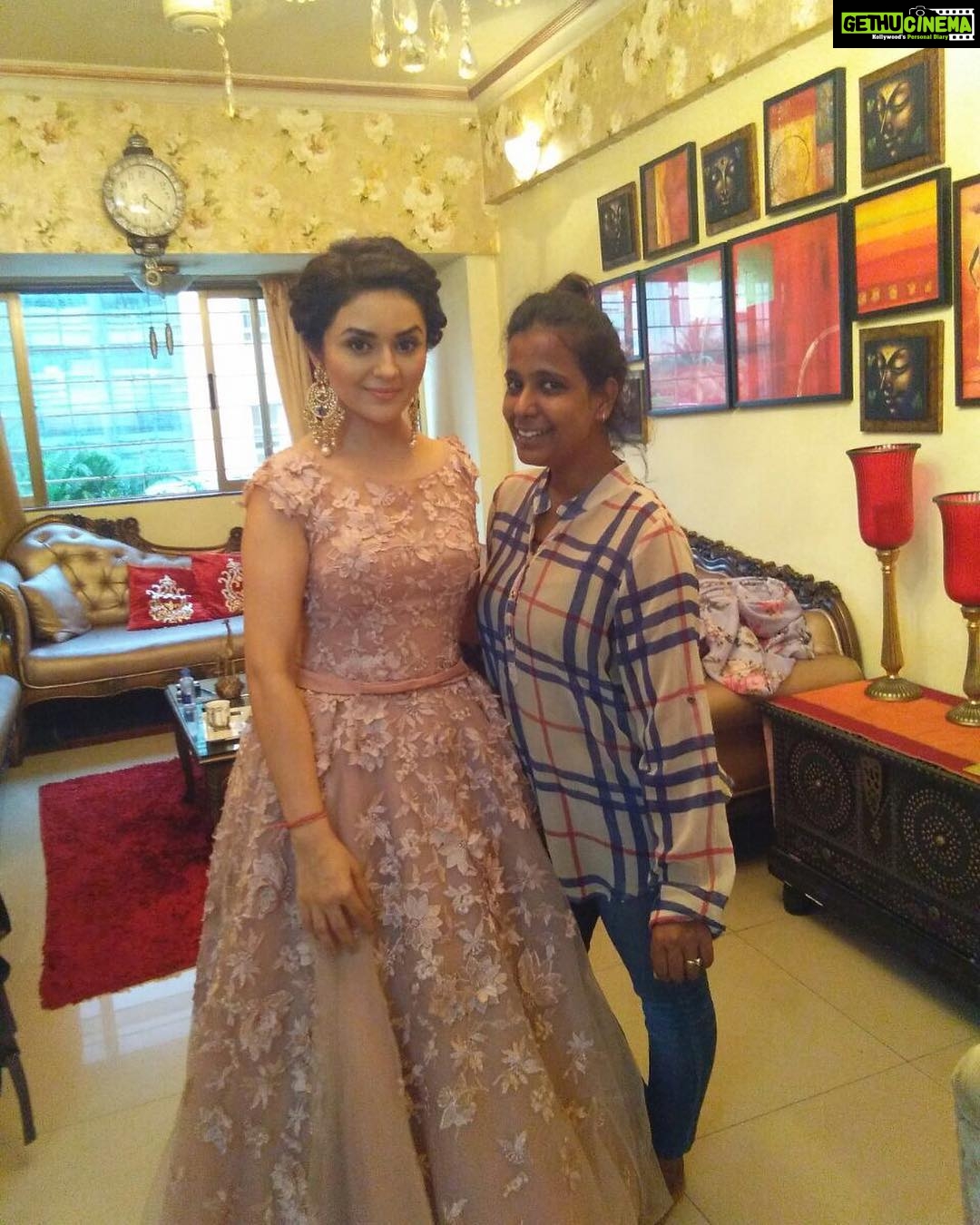 Ragini Nandwani Instagram - Thanks Julie for lovely hair do .... zee rishtey awards tonite
