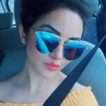 Ragini Nandwani Instagram - Can't help ... Mumbai traffic ... selfie time