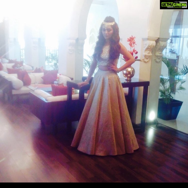 Ragini Nandwani Instagram - Candid☺️☺️☺️☺️... In between shots