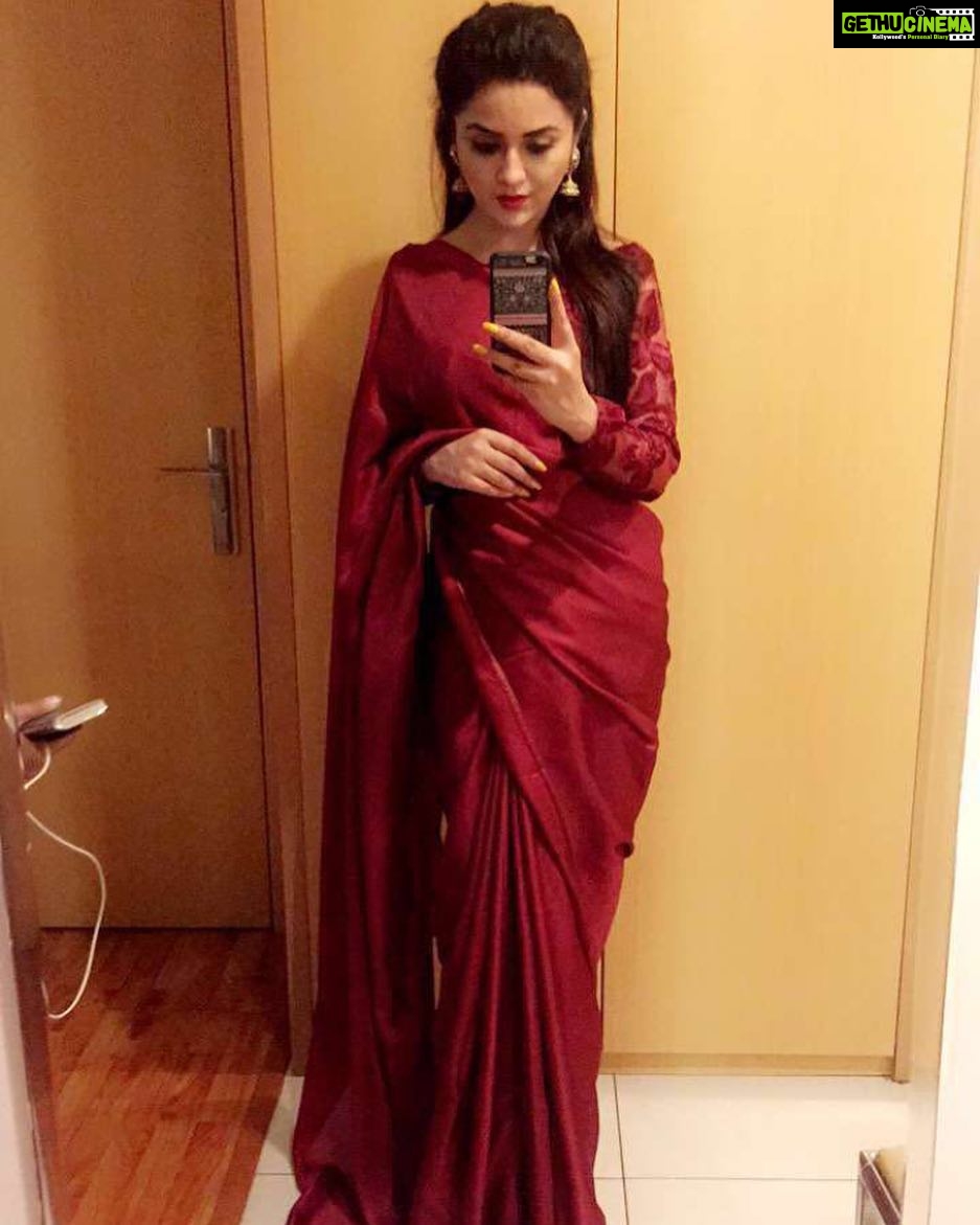Ragini Nandwani Instagram - Saree... Indian way