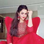 Ragini Nandwani Instagram – She’s got that RED lips 

Outfit:  @passionforfashion_byshivani 
 
@rupesh.sonar

#red #ragininandwani #likeforlikes #instagood #trending #makeup #lipstick #fashionblogger #girl #ethnic #happy #lovely #cute #mumbai #tvactress #hotonbeauty #bollywood