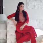 Ragini Nandwani Instagram - She's got that RED lips Outfit: @passionforfashion_byshivani @rupesh.sonar #red #ragininandwani #likeforlikes #instagood #trending #makeup #lipstick #fashionblogger #girl #ethnic #happy #lovely #cute #mumbai #tvactress #hotonbeauty #bollywood