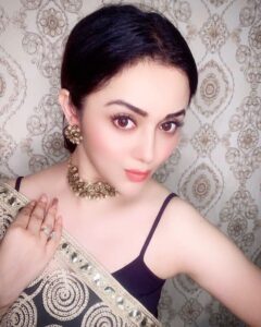 Ragini Nandwani Instagram - For all of you who wanted to see me in a Saree again.👸
#ragininandwani #saree #indianwear #indianwedding #love #pretty #indiangirls #beautiful #woman #travel #happy #makeup #instabeauty #fashion #styling #bollywood #tvactress #actor #hollywood #mondaymotivation #tamilactress #mumbai #family #smile #indiapictures #indianculture #model #classy #girly