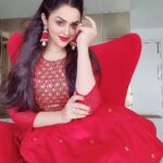 Ragini Nandwani Instagram - She's got that RED lips Outfit: @passionforfashion_byshivani @rupesh.sonar #red #ragininandwani #likeforlikes #instagood #trending #makeup #lipstick #fashionblogger #girl #ethnic #happy #lovely #cute #mumbai #tvactress #hotonbeauty #bollywood