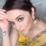 Ragini Nandwani Instagram - Life is short, let my pallu be long!👸 #ragininandwani #saree #culture #grace #beautiful #indianculture #indiangirls #pretty #prettygirls #classy #women #beauty #traditional #fashion #instabeauty #gorgeous #instadaily #tvactress #tv #model #bollywood #hollywoodstudios #hollywood #mumbai #yellowdress