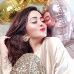 Ragini Nandwani Instagram – Conquer the world … one 🎂 at a time …#cake#glitter#red#shimmereyeshadow#birthdaygirl#love#balloons#actress#pearl#happiness#world#bollywood#tollywood