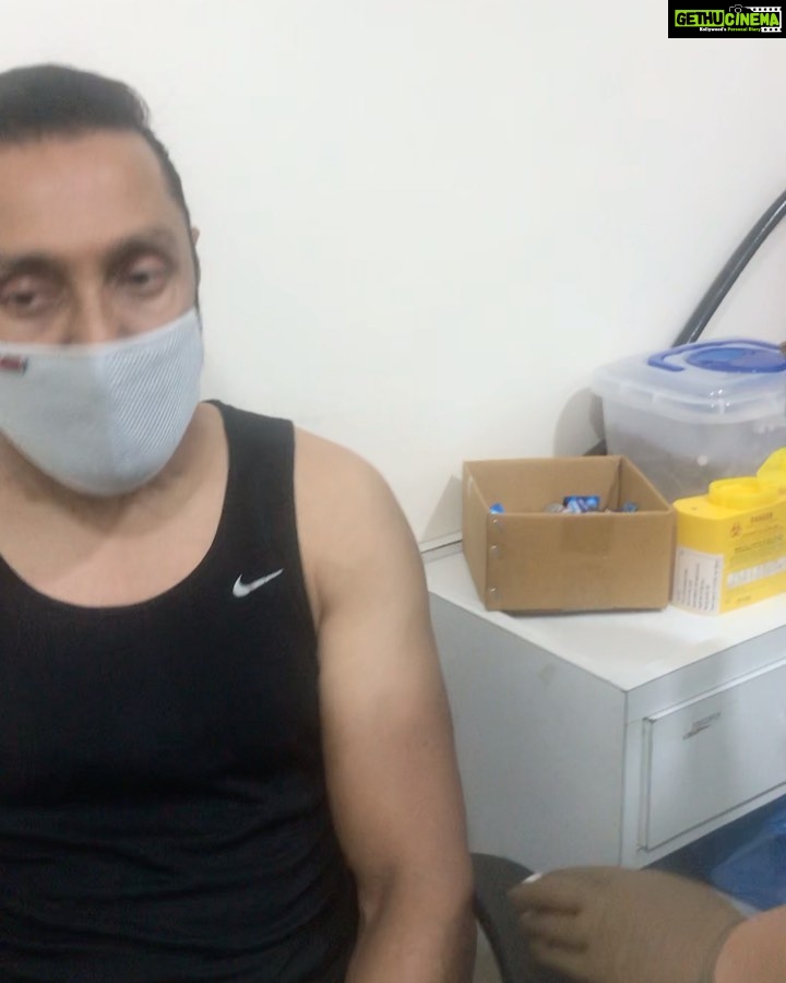 Rahul Bose Instagram - So this happened today, 375 days days after the first lockdown. When Dr Trupti handed me the paracetamol I thought it was a #chiclet 😋 Was looking forward to it. Been ages since I had one. Alas. But like lightning I swallowed my disappointment and listened to her like an aagyakaari shishya. 👍🏾 #Covishield #firstdose #vaccine Thank you to to all @breachcandyhospitaltrust and the staff. Smooth, uncomplicated, quick. Onward ho!