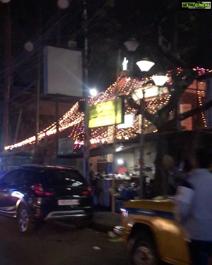 Rahul Bose Instagram - Farewell #Kolkata. I love you even more because of your random psychedelia. See you in a few weeks. #kolkatakronicles