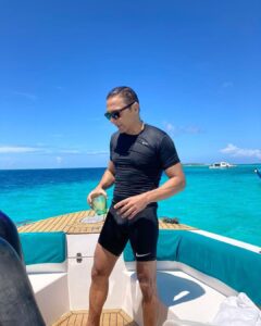 Rahul Bose Instagram - When you finish a dive (sharks, manta rays) and you need more water. 🙄 Unbelievable diving @discoversoneva I am not going crack the old pun about the Mal-Dives (but I just did). #maldives #diving #discoversoneva #sonevafushi