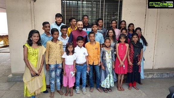 Rahul Bose Instagram - Children are the same wherever you go in the world - part wonder, part delight, some shy, others show offs, and always carrying inside them, guileless affection. In Kolhapur, again. Had a candid and intense discussion with children born with HIV (PLHIV) at the Care Centre of the Lotus Medical Foundation. It wasn’t surprising to hear that, more than the disease, what they found more difficult to handle was the stigma they faced. As if the cards dealt to them weren’t hard enough. #breakthestigma