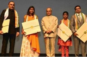 Rahul Bose Instagram - Fondly remember the screening of @poornathefilm at #RashtrapatiBhavan for the then Honourable President of India Shri #PranabMukherjee . I sat next to him as he watched the film with rapt attention. Afterwards he said to me in Bengali : Khub bhalo chhobi baniyecho (You have made a very good film). Some images from that unforgettable evening, variously, with #PoornaMalavath , the lead actress #AditiInamdar , #DrRSPraveenKumar and #AmitPatni the co-producer of the film. Thank you for your warmth and grace and may you rest in peace, Sir.