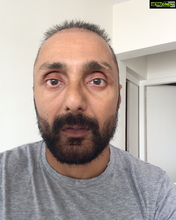 Rahul Bose Instagram - The second reading of my #21daytribute to brilliant writers and their brilliant books. One of my favourite authors @amitav_ghosh1 and the passage I am reading is one of the most affecting in my favourite book of the #IbisTrilogy - #RiverOfSmoke #passagestothesoul #booksarelife 💪🏾