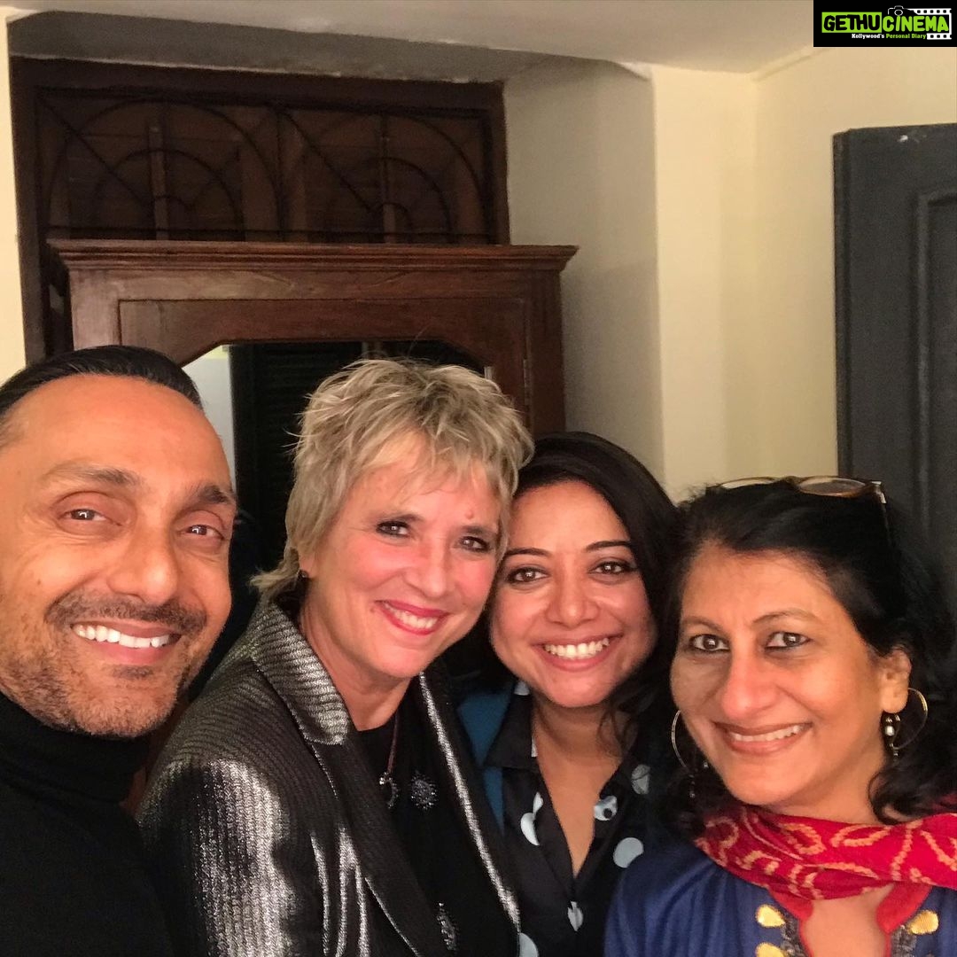 Rahul Bose Instagram - About last ‘Eve’. Read excerpts from the indomitable @eveensler ‘s new book #TheApology which was followed by a conversation between Eve and the amazing @fayedsouza and closed with the unveiling of the book. All of it designed and organised by @shahnandita2016 (seen in the image with Eve and Faye) and @gandhi_nandita the peerless duo from @aksharacentreindia At the @mumbaiopera . The energy in the auditorium could have powered a small country. 💪🏾