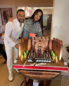 Rahul Bose Instagram - Many happy returns, Empress! The cake says it all. May the fortress of incredible talent remain impregnable. #Shabanagarh  @azmishabana18 Thank you for the image, the peerless @mantagoyal !