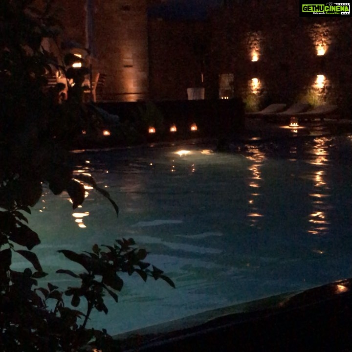 Rahul Bose Instagram - After a day’s shoot, back to the beautiful @raashotels property in #Jodhpur. That’s the #MehrangarhFort in the distance. #perfectunwinding #postshootbliss
