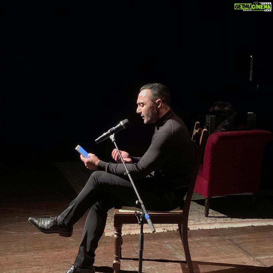 Rahul Bose Instagram - About last ‘Eve’. Read excerpts from the indomitable @eveensler ‘s new book #TheApology which was followed by a conversation between Eve and the amazing @fayedsouza and closed with the unveiling of the book. All of it designed and organised by @shahnandita2016 (seen in the image with Eve and Faye) and @gandhi_nandita the peerless duo from @aksharacentreindia At the @mumbaiopera . The energy in the auditorium could have powered a small country. 💪🏾