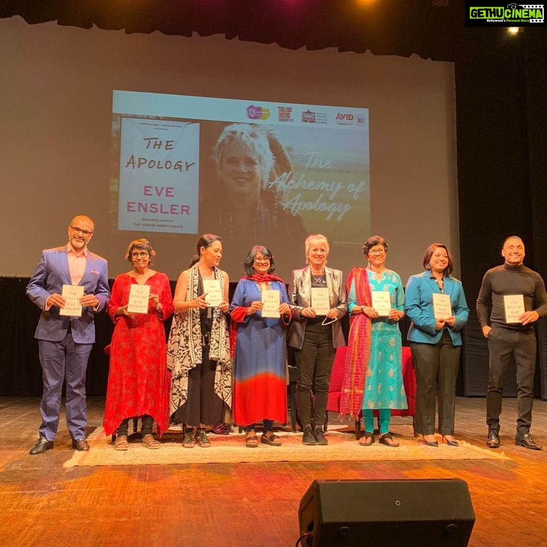 Rahul Bose Instagram - About last ‘Eve’. Read excerpts from the indomitable @eveensler ‘s new book #TheApology which was followed by a conversation between Eve and the amazing @fayedsouza and closed with the unveiling of the book. All of it designed and organised by @shahnandita2016 (seen in the image with Eve and Faye) and @gandhi_nandita the peerless duo from @aksharacentreindia At the @mumbaiopera . The energy in the auditorium could have powered a small country. 💪🏾