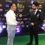 Rahul Bose Instagram - At #IIFA2019 . In @raymond_the_complete_man (Except the rose). Thank you team #RaymondAtelier Fantastic to see the 20th edition coming home. Congratulations to the @wizcraft_india boys - Viraf, Andre and Sabbas. @iifa