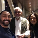 Rahul Bose Instagram - Look who brother and sister bumped into on our way to #NewYork ! One of the greatest English language writers of our age and one of the most authentic people I have had the good fortune to know @GhoshAmitav @anuboseansari #thebigwriterinthebigapple #flyinghigh #betterthanfiction