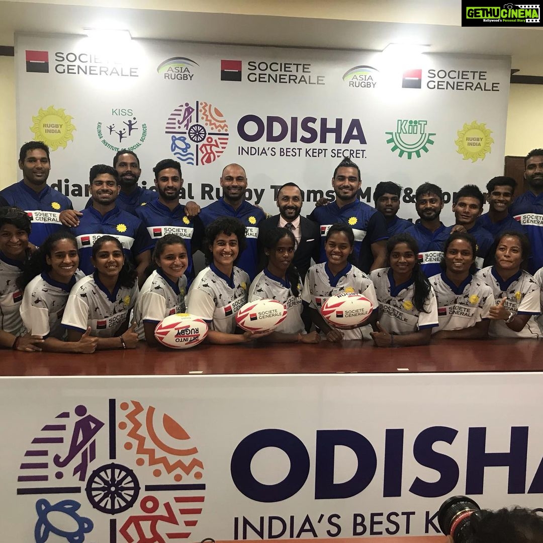 Rahul Bose Instagram - Always nostalgic to see players in the India jersey. In #Bhubaneshwar with the women’s and men’s national rugby teams as they prepare to fly out to Jakarta for the Asian Rugby 7s. You can spot the South African coaches way behind in the selfie, Ludwiche Van Deventer and Louis Boshoff. I think these are the best prepared teams we have sent out internationally. Good luck to them! Thank you @sports_odisha and #KIIT for all the support. @asiarugbylive @rugbyindia