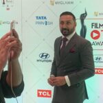 Rahul Bose Instagram - Exactly a year ago I was at the same place at the same time to collect my first ever @filmfare OTT award for Best Supporting Actor for #Bullbul This year it was to give away an award but the air was heavy with nostalgia. Congratulations to all! @tajlandsend