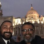Rahul Bose Instagram - With my dear friend and wonderful director, @aniruddhatony at the #VictoriaMemorial for our session of #10YearsOfAntaheen at @tatasteelkalam A peerless setting to reminisce about a lovely movie. Thanks @malavikabanerjee !