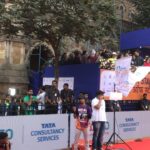 Rahul Bose Instagram – ‘Bose, get in!’ says @tarasharmasaluja Thanks for the concern always! This is the actual start of the #DreamRun this morning @tatamummarathon #favouritedayoftheyear