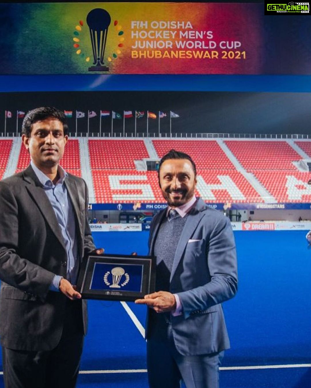 Rahul Bose Instagram - Invited this evening by @sports_odisha to watch the South Korea V South Africa game at #JuniorWorldCupHockey2021 Super hockey matched by even finer weather! Congratulations to all teams for impressing spectators with their skill, speed , strength and stamina. All the very best.
