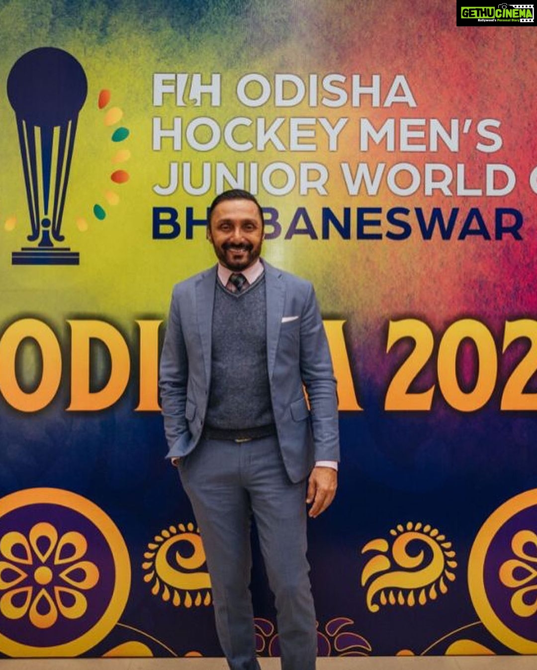 Rahul Bose Instagram - Invited this evening by @sports_odisha to watch the South Korea V South Africa game at #JuniorWorldCupHockey2021 Super hockey matched by even finer weather! Congratulations to all teams for impressing spectators with their skill, speed , strength and stamina. All the very best.