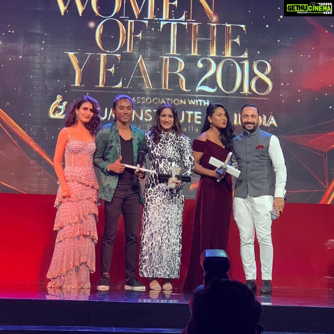 Rahul Bose Instagram - And so this happened yesterday @vogueindia #WomenOfTheYear awards. @fatimasanashaikh and I gave away the three #SportswomenOfTheYear awards to @swapna_barman96 @vineshphogat and @hima_mon_jai If there was a celebration of women yesterday, these awards really epitomised that. ππ½ππ½πͺπΎπͺπΎ