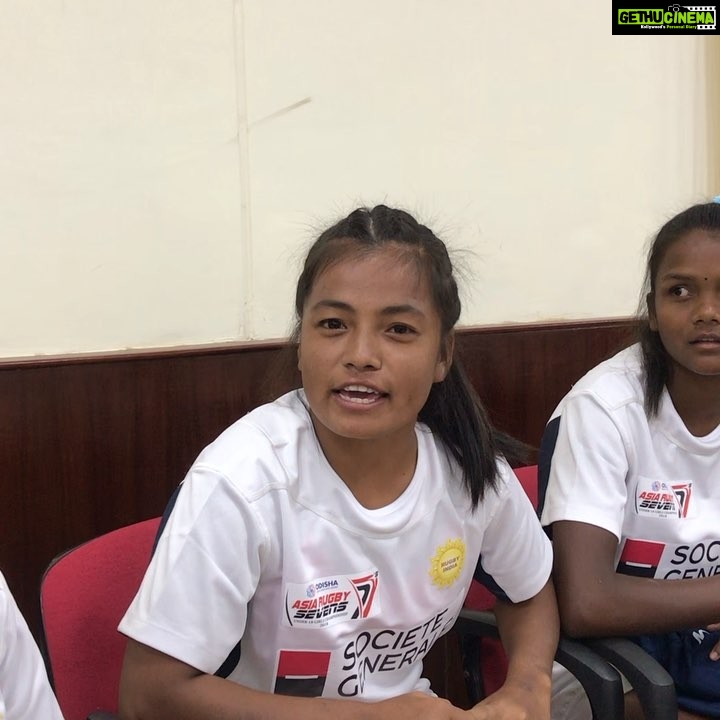 Rahul Bose Instagram - Love these moments. Talking to the Indian Rugby Girls U18 team at the Kalinga Stadium on the eve of the #AsianRugby7s in #Bhubaneshwar. Sandhya from Jalpaiguri, the captain talks about the Women’s tournament in Brunei of which she was a part. The team’s coach is Luidwiche Van Deventer from South Africa. #behindthescenes #theintestinesofsport #rugby #gameofwarriors