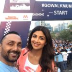Rahul Bose Instagram - With the ethereal @theshilpashetty at the start of the @skechersperformanceindia #Walkathon at BKC. Walked 7km with 4000 Mumbaikars gung ho with the #GOWALKMUMBAI mantra. Can’t think of a better way to celebrate #WorldWalkingDay 👍🏽💪🏾