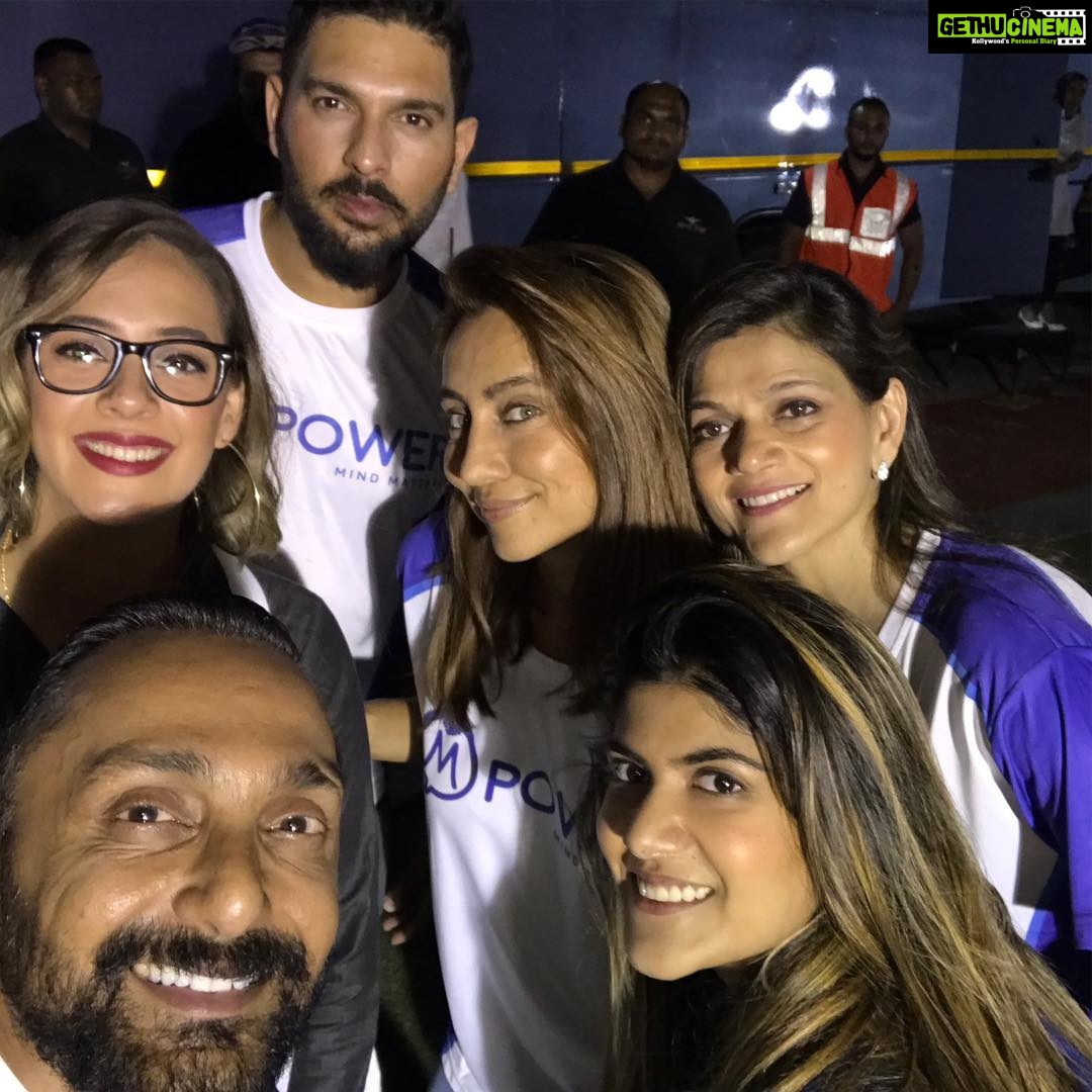 Rahul Bose Instagram - First horse riding classes (thank you Theron!) then onto a stomping concert with @armaanmalik22 @amaal_mallik @vishaldadlani1 and @shekharravjiani performing for #NeerjaBirla ‘s wonderful organisation @mpowerminds at #JioGardens @ananya_birla @yuvisofficial @vjanusha @hazelkeechofficial Some work and some play makes for a #perfectday