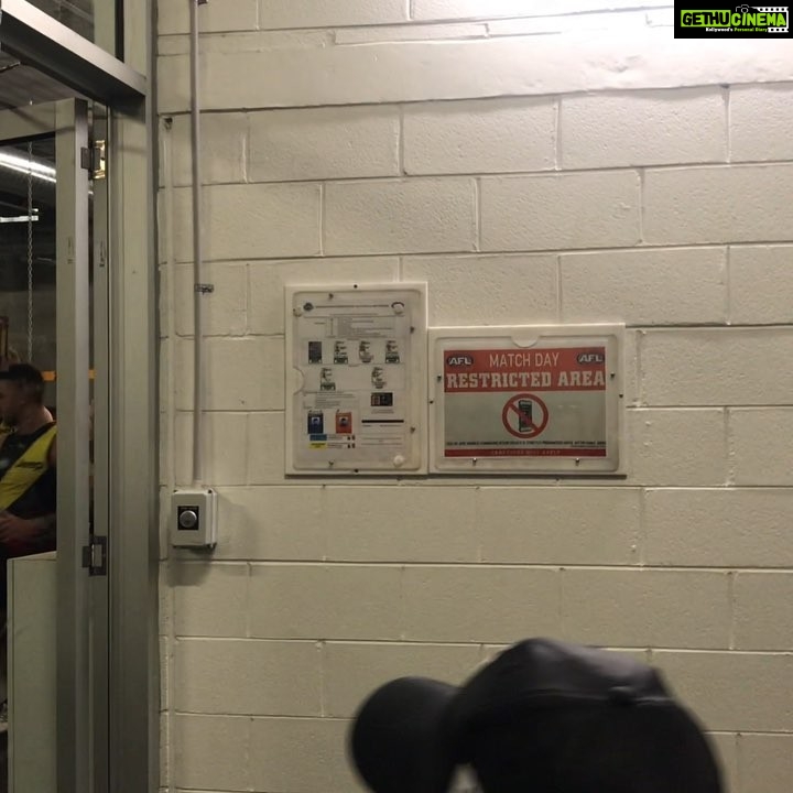 Rahul Bose Instagram - In the players’ tunnel after the @richmond_fc v #Fremantle game @mcg1853 Listen to when the amazing @dustinlmartin (tattooed arms) walks through to the delight of young Aussie fans who worship him! Thanks #PaulFaulkner for a brilliant time. #melbournememories #footy #topdrawer #nothinglikelivesport