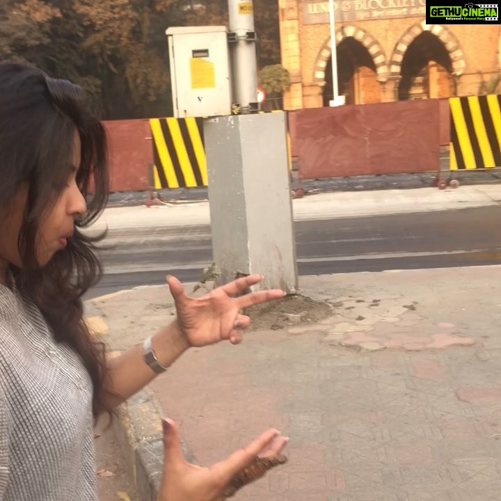 Rahul Bose Instagram - On an eye-opening heritage/architectural walk from the Gateway to CST with the bright, passionate @krutigarg a conservation architect. What better way to spend #InternationalWomensDay than in the company of an articulate, intelligent woman? @bysarahkhan