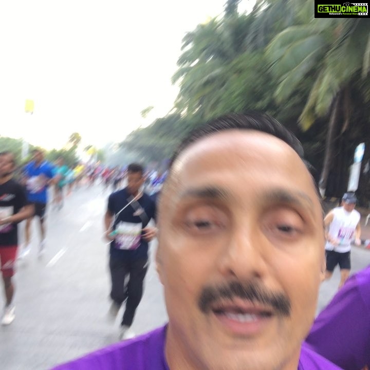 Rahul Bose Instagram - With Naya from #JBPetit and Zain from #CathedralSchool on the #DreamRun @tatamummarathon Was v impressed with the way all the children ran. There’s a National level runner somewhere amongst all of them. Thank you, kids, for a glorious morning. @HEAL_01 #childrenasphilanthropists #preventionofchildsexualabuse #bighearts #biglungs @procamrunning