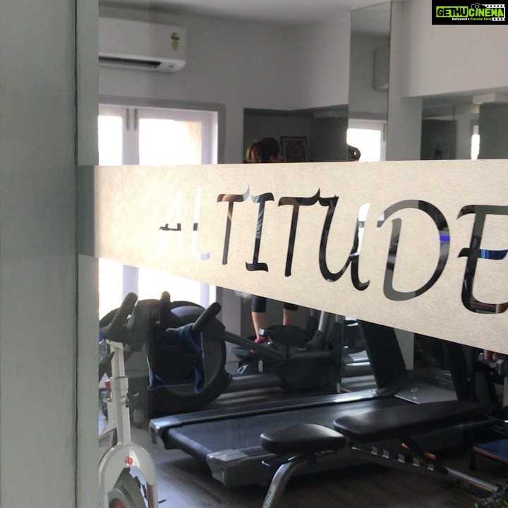 Rahul Bose Instagram - Went higher today: at a simulated 15,000ft and 12% oxygen (normal’s 20%) : 30 min elliptical and uphill climbing followed by 45 min on the resistance cycle. And an hour of killer pilates. #onedaytogo #himalayantriathlon #15Kmountainbiking #13Kkayaking #17Ktrekking @Activ8_studio @hacrace17