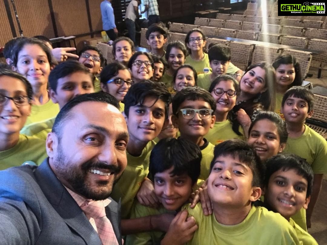 Rahul Bose Instagram - In #Ahmedabad with the world’s youngest organising committee - 7th grade kids of #TheRiversideSchool This is my 9th year as the #brandambassador of one of the most ingenious initiatives to empower kids #DesignForChange @icandfc Reaching 2.2 million students in 40,000 schools in 60 countries. Bless you @kiranbirsethi and team for the really incredible work you do.