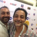 Rahul Bose Instagram - Jhankaaaaar! Turuturuturuturu! Saw @sujoy_g quirky, charming #Goodluck @mumbaifilmfestival #firstphotographtogether #madasahatter #boseandghosh