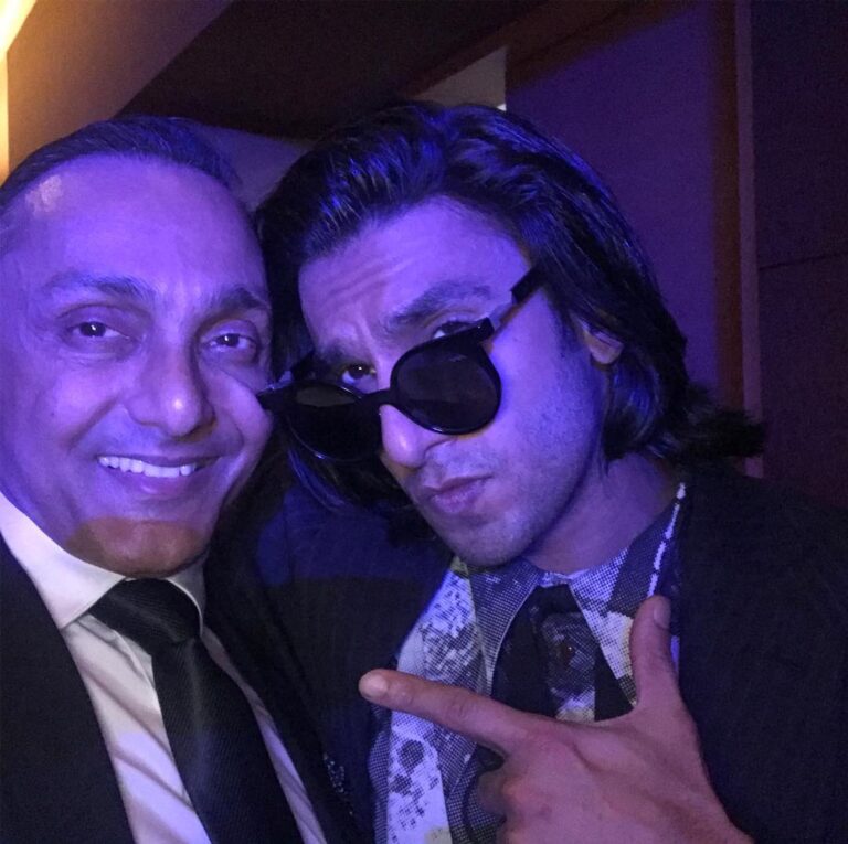 Rahul Bose Instagram - Two awardees exchange notes. With the irrepressible @ranveersingh at the GQ #MenofTheYear awards last night. They broke the mould after him!