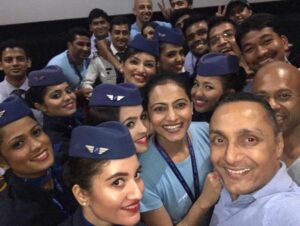 Rahul Bose Instagram - Serious #GirlPower . Screening of #Poorna yesterday for #IndigoAirlines winners of #WhoIsYourPoorna contest #LadkiyanKuchBhiKarSaktiHain @adityaghosh6e #Delhi