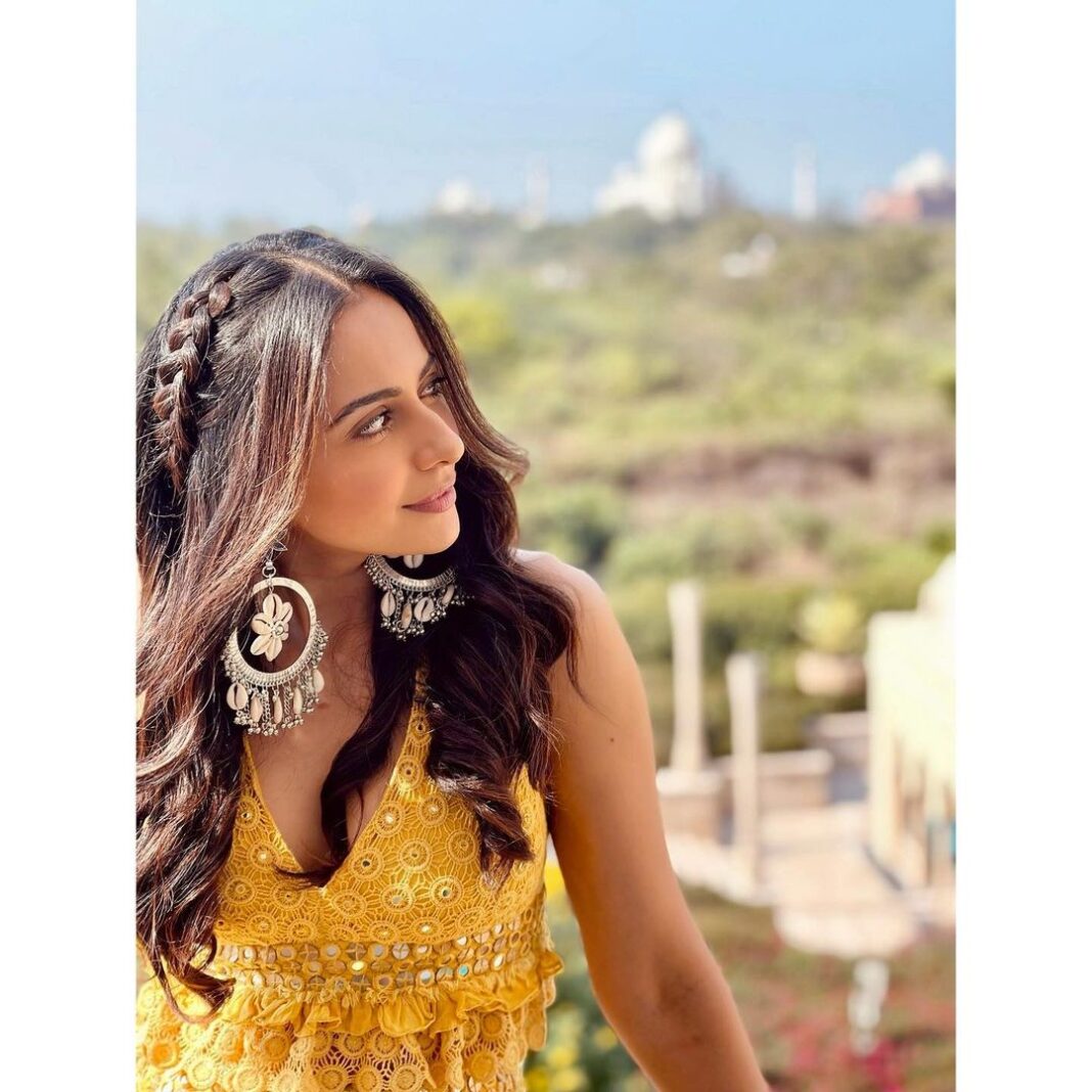 Rakul Preet Singh Instagram - Not a piece of architecture but the passion of emperors love wrought in living stone !! PS: Taj Mahal in the backdrop 💕💕