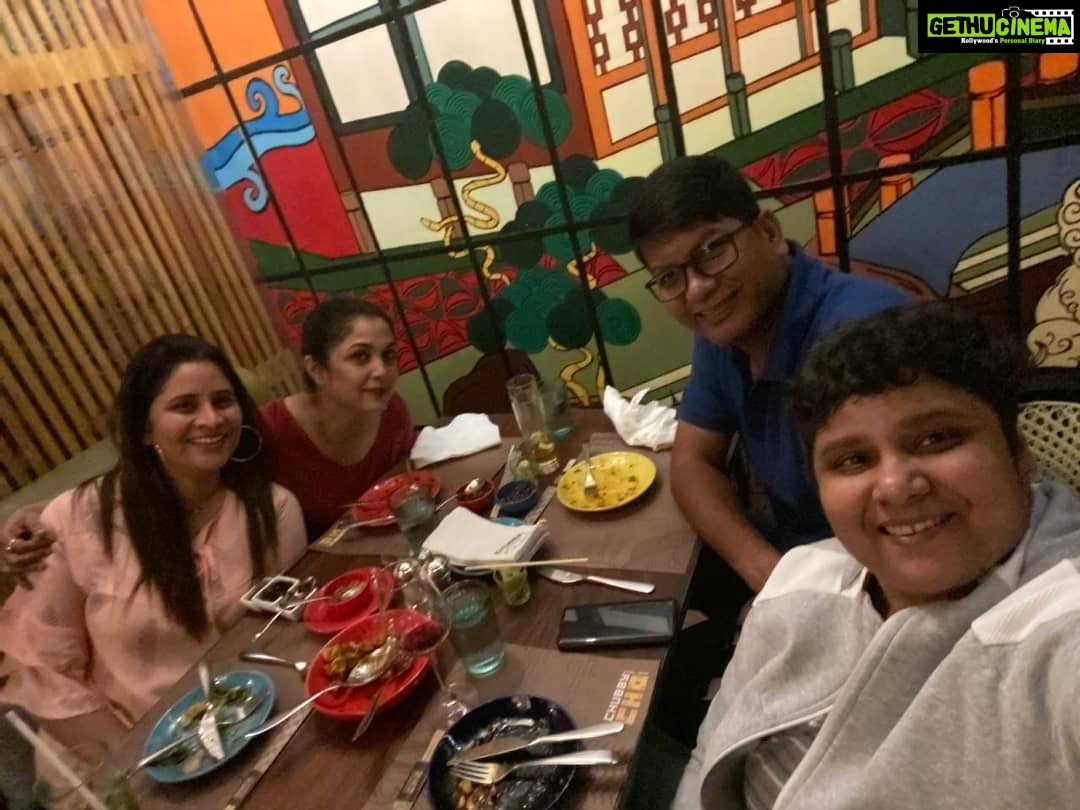 Ramya Krishnan Instagram - Yesterday at chubby cho great food and great company ...happy me 😊😊
