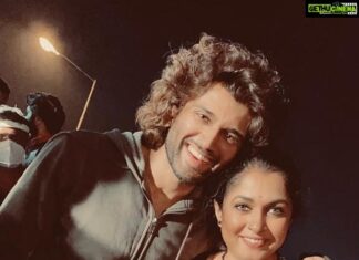 Ramya Krishnan Instagram - When work feels like party mode in the right company 😎👆🏼 @thedeverakonda #Liger9thSept #salacrossbreed @purijagannadh @charmmekaur