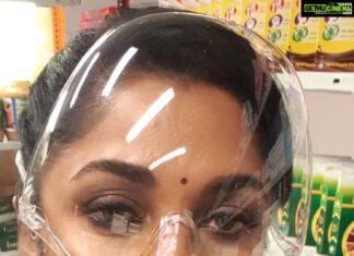 Ramya Krishnan Instagram - Shoot mode...pankaja kasturi.....breathe easyyyyyy #work #shootlife