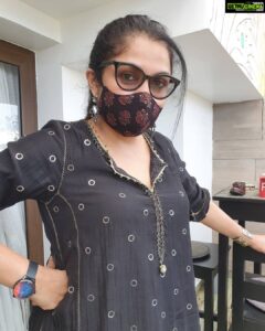 Ramya Krishnan Instagram - Wearing this comfortable aromatic #Vetivermask from @poornima_bhagyaraj thank uu😇 @poornimabhagyaraj