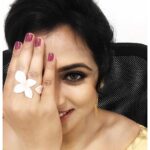 Ramya Pandian Instagram - “The Half is greater than the whole” 😜 Make over @vijiknr Accessories @original_narayanapearls