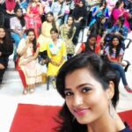 Ramya Pandian Instagram - #neeyanaana #talkshow by 12pm tomo (1/04/18) @vijaytelevision ☺️☺️ Costumes : @heena.lunawat_official Styling : @thestylingelement